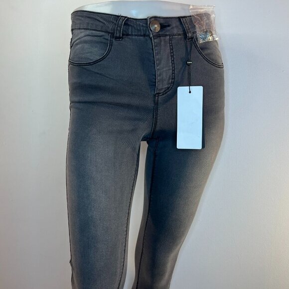 B. YOUNG Women's Grey Denim Slim Fit Lola Lola Jeans - Size 26 x 32L - NWT $69 - Picture 2 of 5